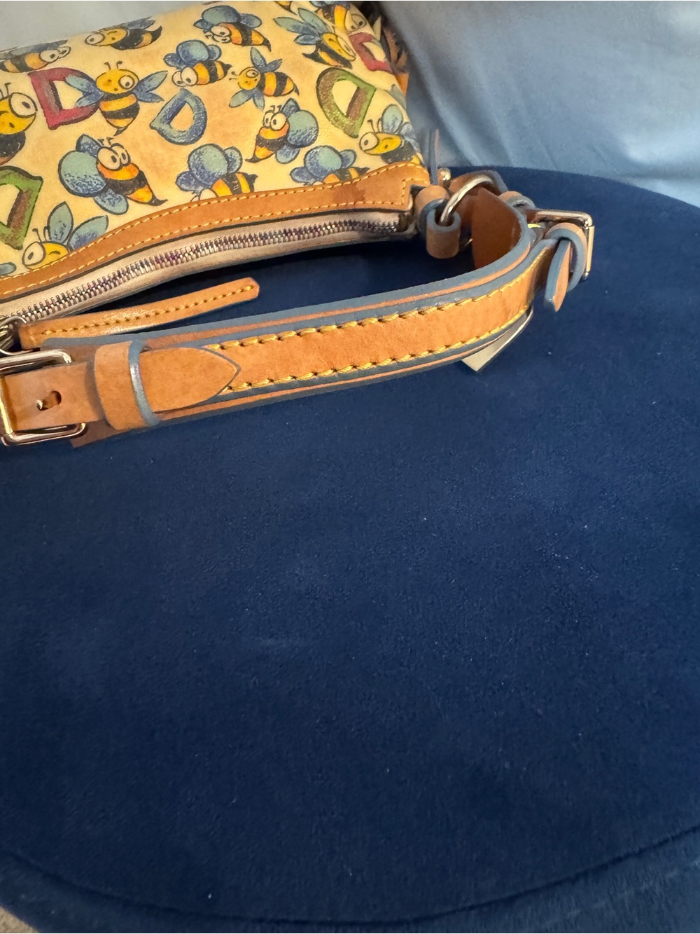 Dooney & Bourke Bumblebee Print Shoulder Bag Y2K Leather trim - Picture 14 of 15